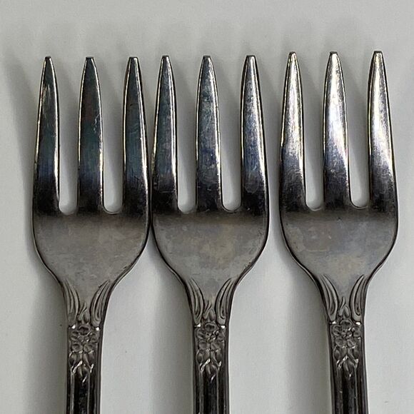 3 Vintage WM A Rogers Oneida Ltd Stainless Steel Cocktail Forks Fenway - Picture 7 of 8